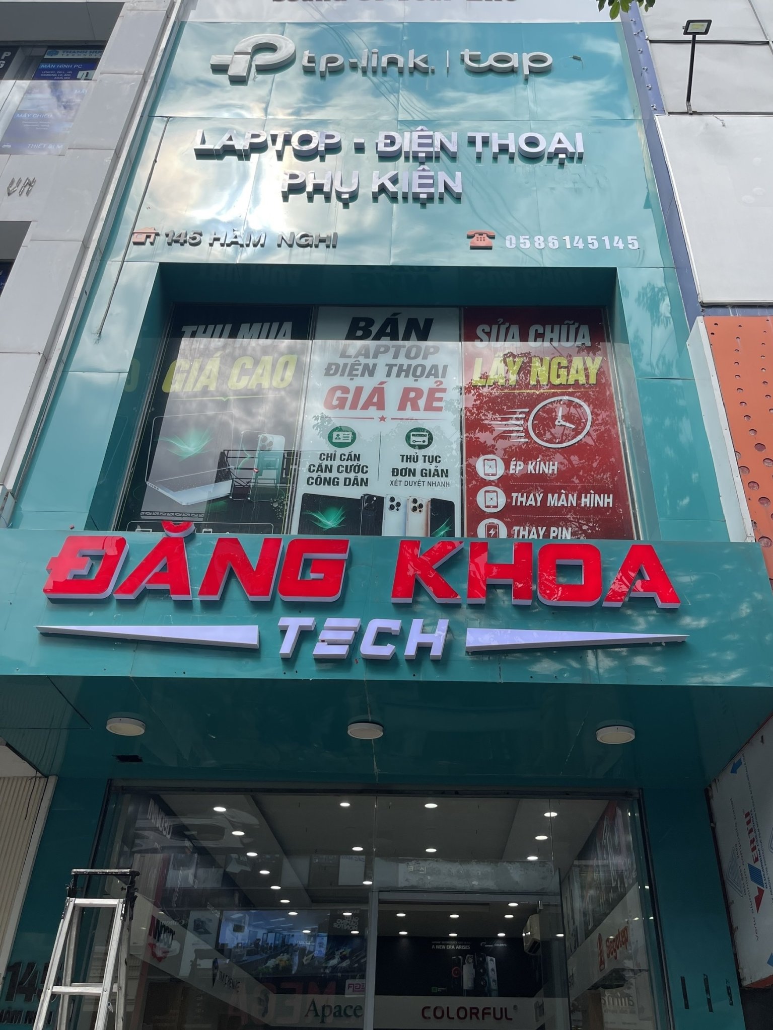 Không gian cửa hàng tiếp nhận thay màn hình Samsung tại Đà Nẵng