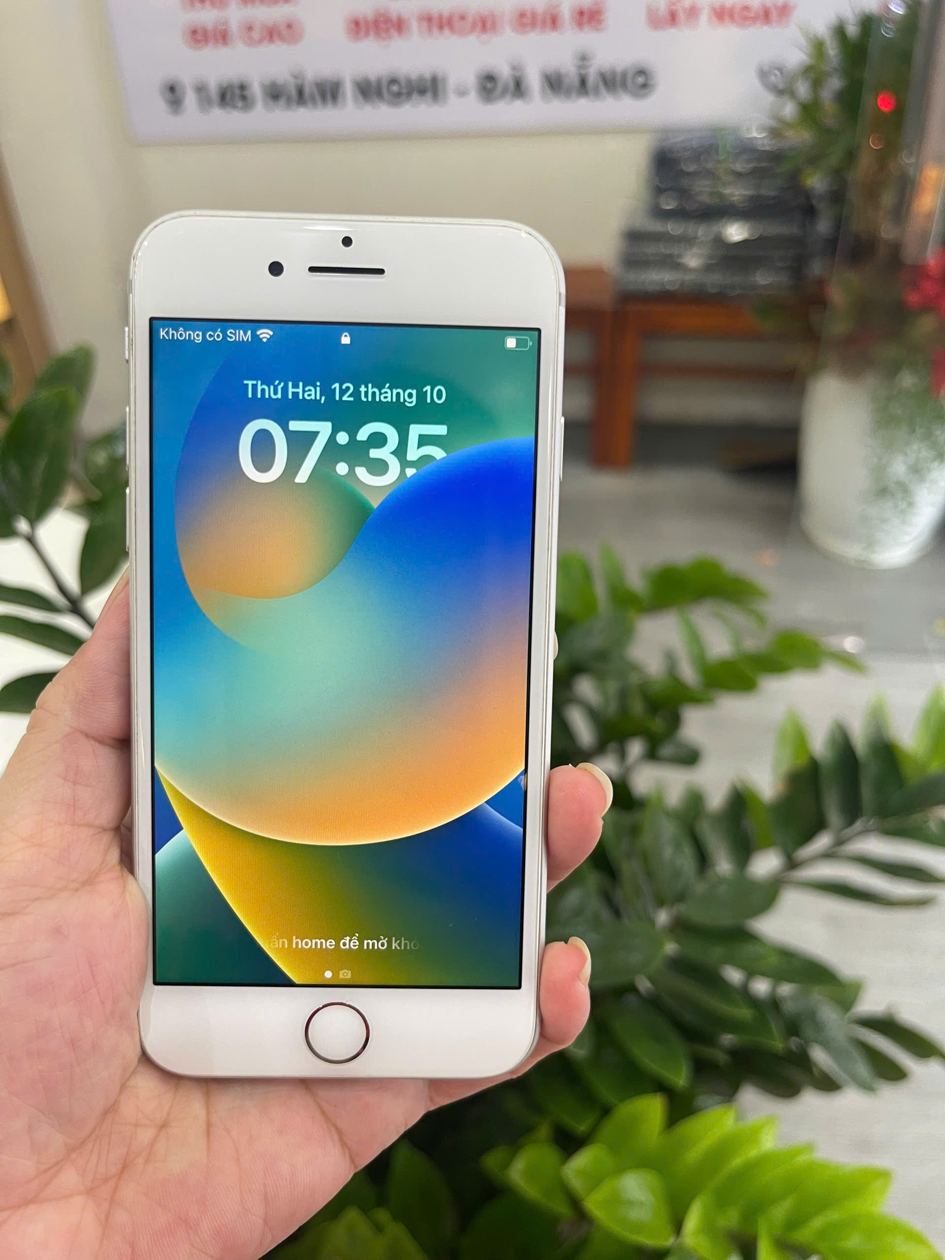 Cận cảnh thiết kế mặt lưng kính của iPhone 8