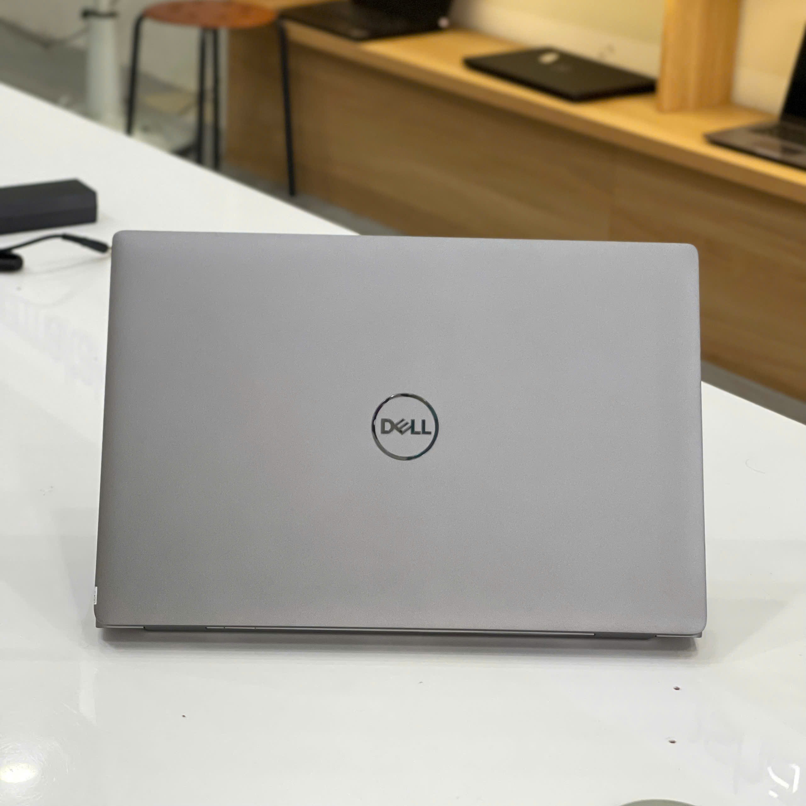 Dell Precision 3650 i7 tổng thể góc chéo
