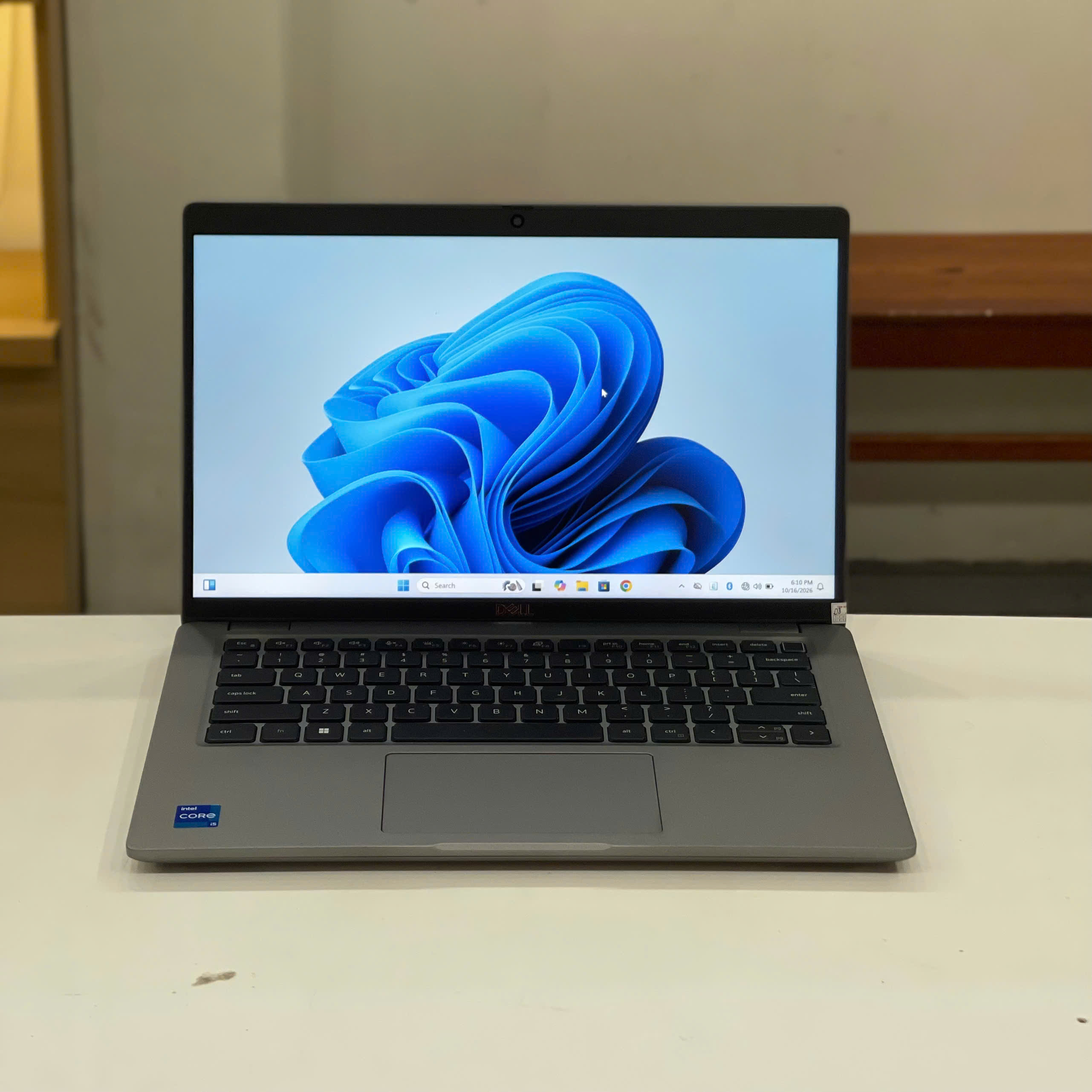 Thiết kế vỏ ngoài Dell 5440 chắc chắn chuẩn doanh nghiệp