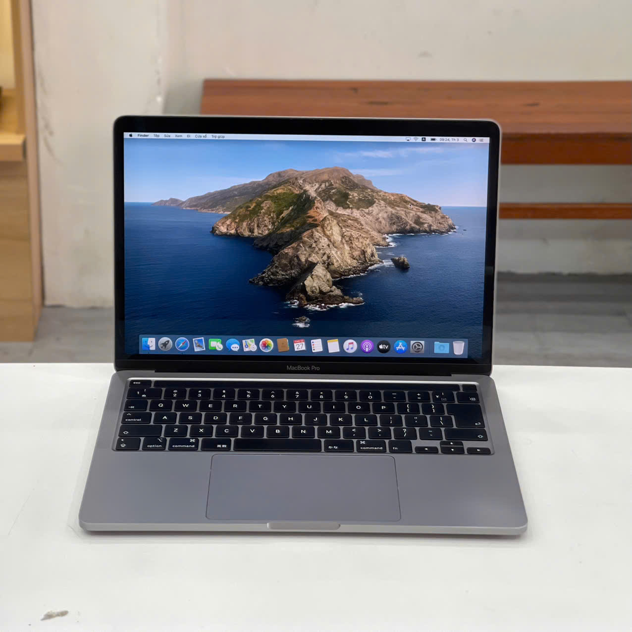 Bàn phím Magic Keyboard và Touch ID trên MacBook Pro 2020 13 inch